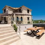Koukouvayia فيلة Agalás