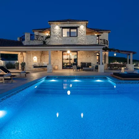 Koukouvayia Villa *