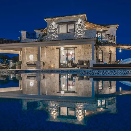 Koukouvayia Villa *